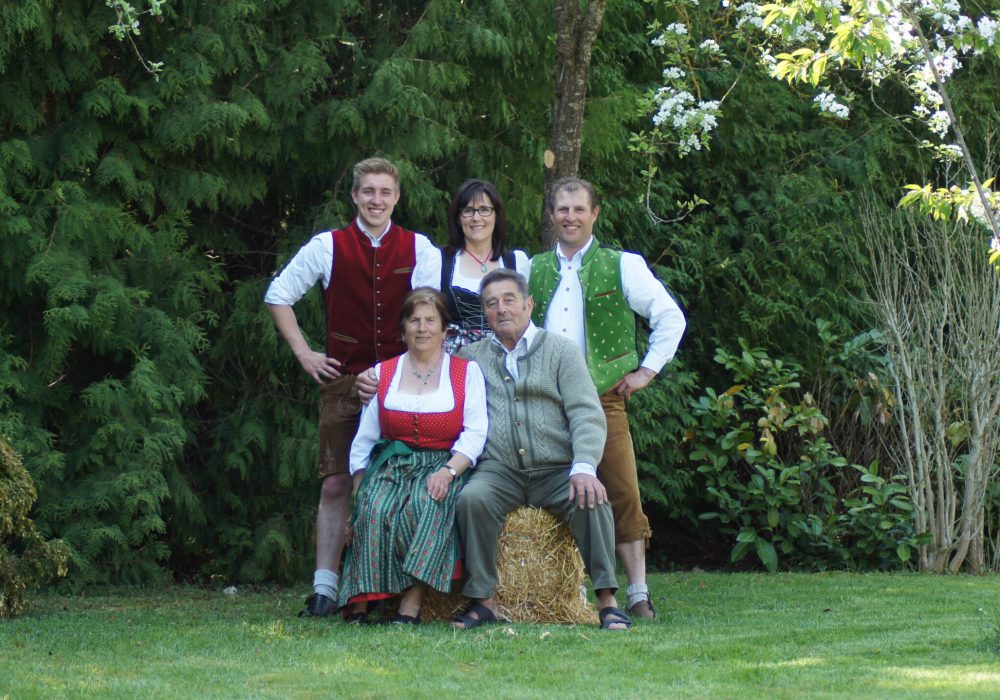 Die drei Generationen der Familie Wildmoser in Ottershausen auf dem Wachterhof
